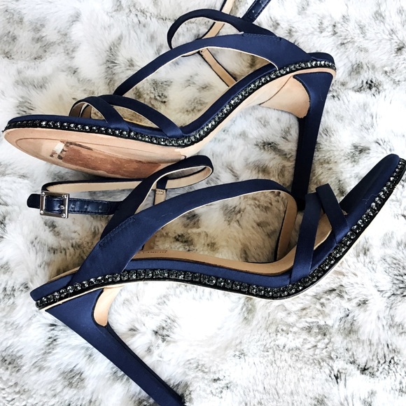 IMAGINE Vince Camuto Gian Strappy Sandals - Picture 4 of 8